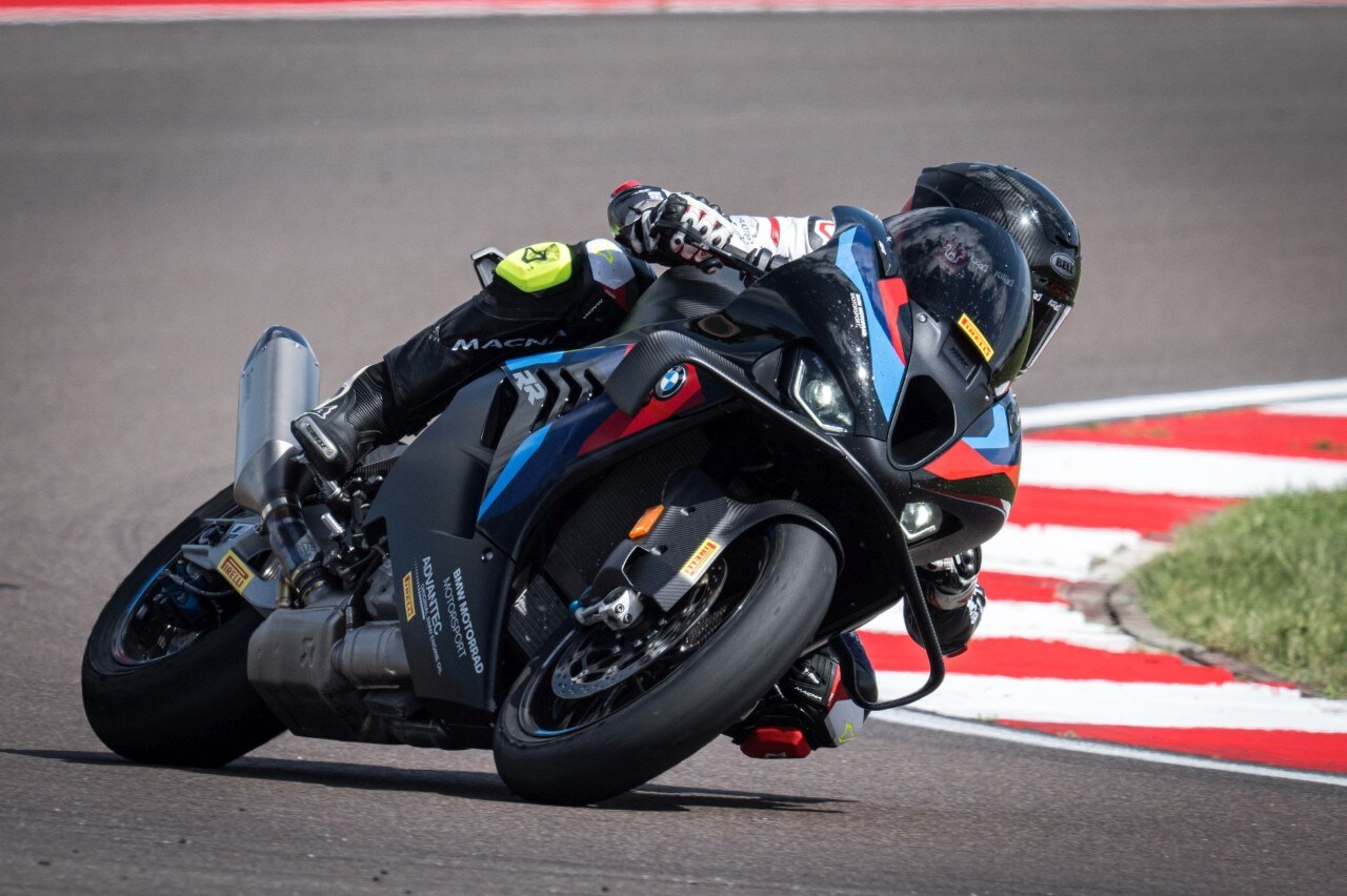 DueruoteTG #238 - Abbiamo guidato in pista la BMW che corre in SBK! 